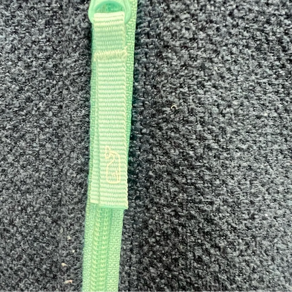 Vineyard Vines girls blue zip-up fleece vest with pockets. - Picture 5 of 11